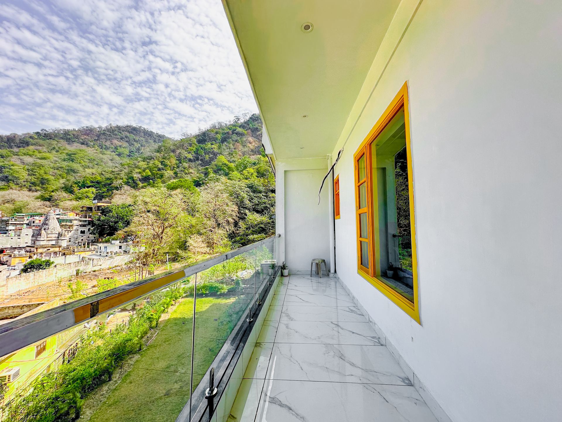 balcony view rishikesh
